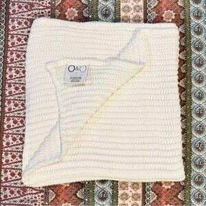 O&O Olivia Oliver Waffle Knit White Throw Lap Bed Runner Blanket